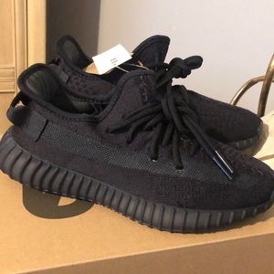 Yeezy Boost 350 ONYX. New in box